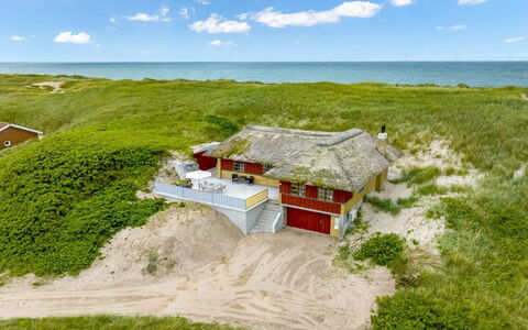 Zora - 100M from the Sea: Bois, Maison, Chalet, Domicile, Toit, Zone Rurale, Siding, Cabane En Rondins, Batiments Jardin, Dur