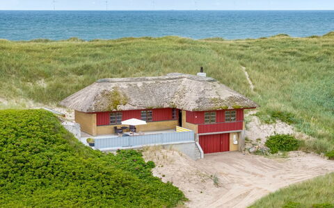 Zora - 100M from the Sea: Bois, Maison, Chalet, Domicile, Toit, Zone Rurale, Siding, Cabane En Rondins, Batiments Jardin, Dur