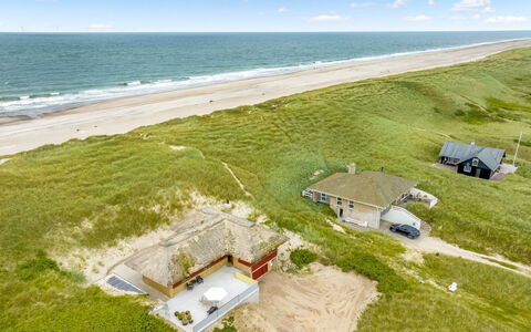 Zora - 100M from the Sea: Bois, Maison, Chalet, Domicile, Toit, Zone Rurale, Siding, Cabane En Rondins, Batiments Jardin, Dur