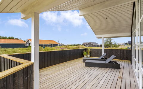 Mauri - 350M from the Sea: Bois, Maison, Chalet, Domicile, Toit, Zone Rurale, Siding, Cabane En Rondins, Batiments Jardin, Dur