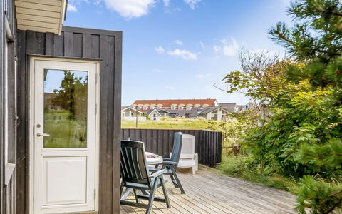 Mauri - 350M from the Sea: Bois, Maison, Chalet, Domicile, Toit, Zone Rurale, Siding, Cabane En Rondins, Batiments Jardin, Dur
