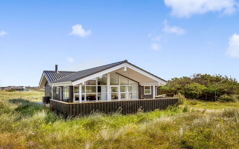Mauri - 350M from the Sea: Bois, Maison, Chalet, Domicile, Toit, Zone Rurale, Siding, Cabane En Rondins, Batiments Jardin, Dur