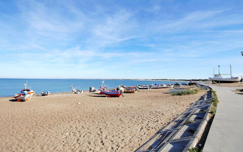 Usko - 250M from the Sea: Arbuste, Design Urbain, Couverture De Sol, Brique, Appartement, Biens, Brickwork, Balcon, Aménagement Paysager