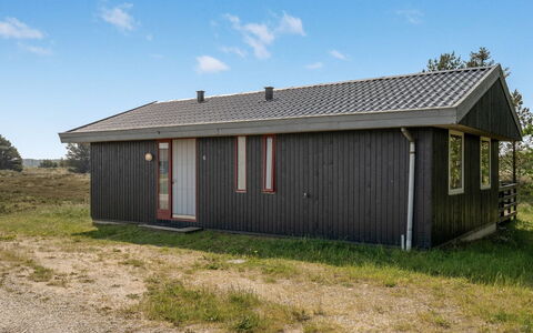 Chumani - 900M from the Sea: Maison, Domicile, Porte, Toit, Chalet, Biens, Jardin, Ombre, Siding, Cour