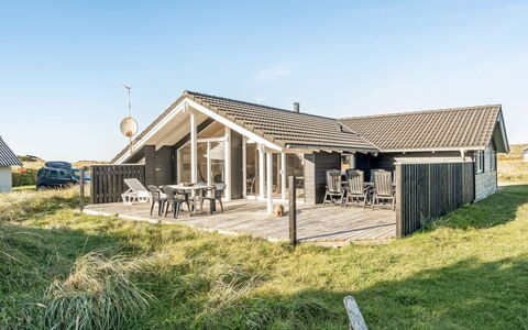Horsten - 350M from the Sea: Maison, Domicile, Toit, Chalet, Arbuste, Siding, Porte, Jardin, Ferme