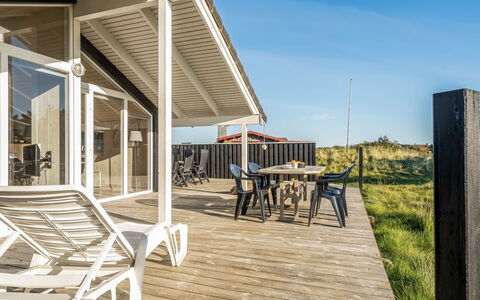 Horsten - 350M from the Sea: Maison, Domicile, Toit, Chalet, Arbuste, Siding, Porte, Jardin, Ferme