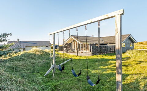 Horsten - 350M from the Sea: Maison, Domicile, Toit, Chalet, Arbuste, Siding, Porte, Jardin, Ferme