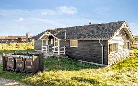 Horsten - 350M from the Sea: Maison, Domicile, Toit, Chalet, Arbuste, Siding, Porte, Jardin, Ferme