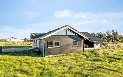 Horsten - 350M from the Sea: Maison, Domicile, Toit, Chalet, Arbuste, Siding, Porte, Jardin, Ferme