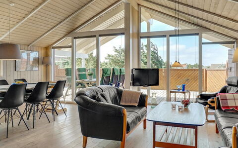 Horsten - 350M from the Sea: Bois, Domicile, Chalet, Plafond, Design Intérieur, Meubles, Porche, Porte, Dur, Chaise