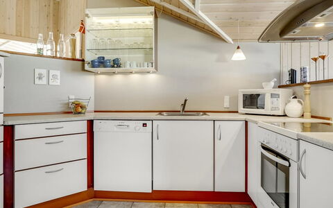 Horsten - 350M from the Sea: Cuisine, Design Intérieur, Sol, Bois, Appareil De Cuisine, Comptoir, Plafond, Principaux Appliance, Cabinetry, Luminaire