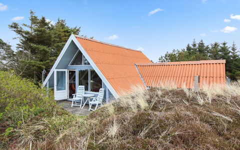 Algonda - 500M from the Sea: Toit, Maison, Domicile, Chalet, Siding, Biens, Allée, Batiments Jardin, Cour, Cabanon