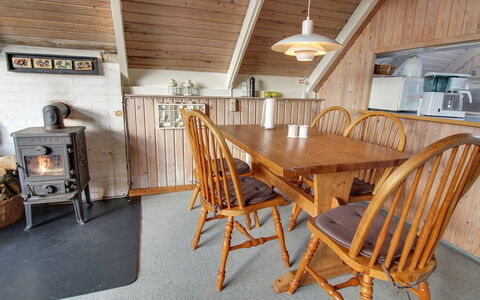 Algonda - 500M from the Sea: Toit, Maison, Domicile, Chalet, Siding, Biens, Allée, Batiments Jardin, Cour, Cabanon