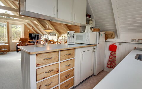 Algonda - 500M from the Sea: Toit, Maison, Domicile, Chalet, Siding, Biens, Allée, Batiments Jardin, Cour, Cabanon