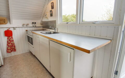 Algonda - 500M from the Sea: Toit, Maison, Domicile, Chalet, Siding, Biens, Allée, Batiments Jardin, Cour, Cabanon