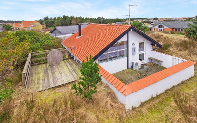 Viktorija - 800M from the Sea