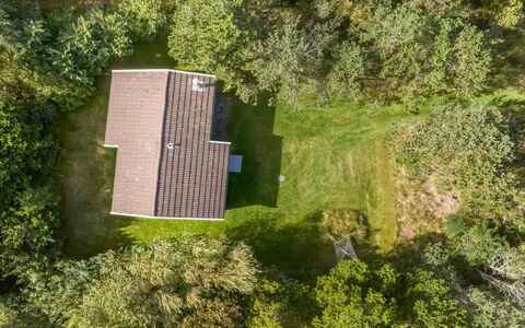 Lökea - 800M from the Sea: Toit, Maison, Domicile, Chalet, Siding, Biens, Allée, Batiments Jardin, Cour, Cabanon