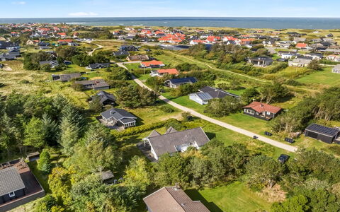 Lökea - 800M from the Sea: Toit, Maison, Domicile, Chalet, Siding, Biens, Allée, Batiments Jardin, Cour, Cabanon