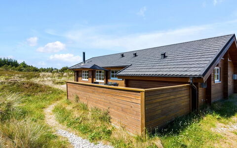 Eggerich - 900M from the Sea: Toit, Chalet, Domicile, Ombre, Siding, Ferme, Porche, Structure En Plein Air, Batiments Jardin