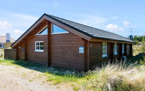 Eggerich - 900M from the Sea: Toit, Chalet, Domicile, Ombre, Siding, Ferme, Porche, Structure En Plein Air, Batiments Jardin