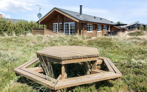 Eggerich - 900M from the Sea: Toit, Chalet, Domicile, Ombre, Siding, Ferme, Porche, Structure En Plein Air, Batiments Jardin