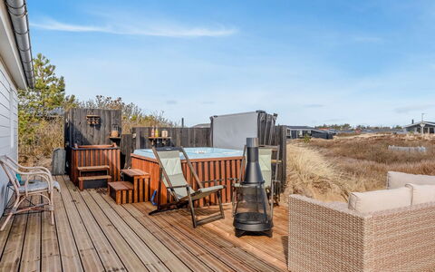 Avelin - 800M from the Sea: Bois, Plate-Forme, Parquet, Dur, Mobilier De Jardin, Chaise, Planche, Tache De Bois, Boardwalk, Lumber