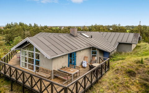Bodulf - 600M from the Sea: Maison, Domicile, Porte, Toit, Chalet, Biens, Jardin, Ombre, Siding, Cour