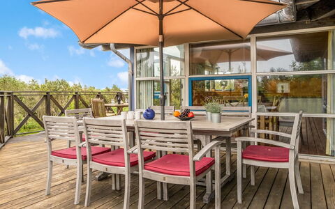 Bodulf - 600M from the Sea: Maison, Domicile, Porte, Toit, Chalet, Biens, Jardin, Ombre, Siding, Cour