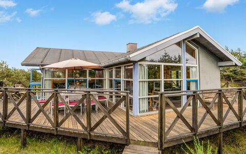 Bodulf - 600M from the Sea: Maison, Domicile, Porte, Toit, Chalet, Biens, Jardin, Ombre, Siding, Cour