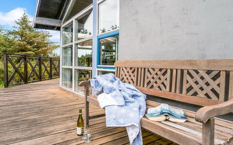 Bodulf - 600M from the Sea: Maison, Domicile, Porte, Toit, Chalet, Biens, Jardin, Ombre, Siding, Cour