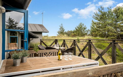 Bodulf - 600M from the Sea: Maison, Domicile, Porte, Toit, Chalet, Biens, Jardin, Ombre, Siding, Cour