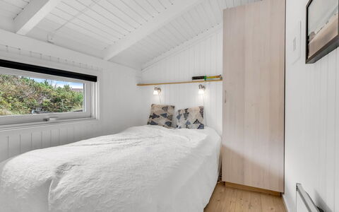 Laurentius - 300M from the Sea: Bois, Chambre, Plafond, Design Intérieur, Sol, Sol, Lit, Pièce, Literie, Linge