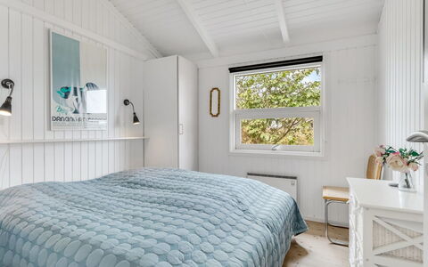 Laurentius - 300M from the Sea: Chambre, Lit, Design Intérieur, Bois, Drap De Lit, Literie, Linge, Plafond, Meubles, Sol