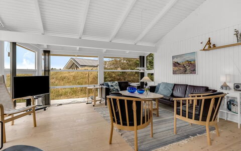 Laurentius - 300M from the Sea: Bois, Sol, Sol, Plafond, Domicile, Porche, Parquet, Dur, Porte, Planche
