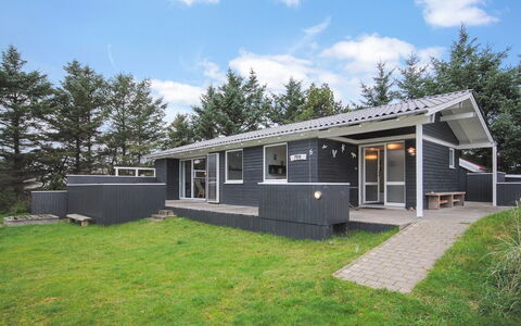 Amber - 500M from the Sea: Bois, Maison, Chalet, Domicile, Toit, Zone Rurale, Siding, Cabane En Rondins, Batiments Jardin, Dur