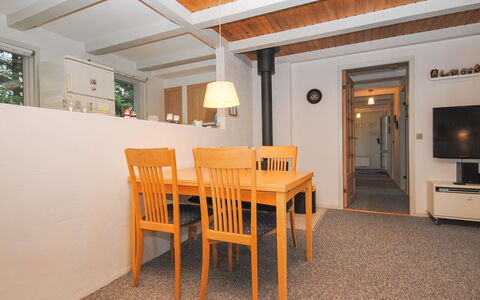 Amber - 500M from the Sea: Bois, Maison, Chalet, Domicile, Toit, Zone Rurale, Siding, Cabane En Rondins, Batiments Jardin, Dur
