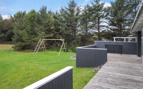 Amber - 500M from the Sea: Bois, Maison, Chalet, Domicile, Toit, Zone Rurale, Siding, Cabane En Rondins, Batiments Jardin, Dur