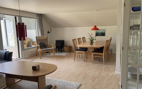 Felicia - 800M from the Sea: Meubles, Sol, Design Intérieur, Sol, Bois, Plafond, Parquet, Chaise, Pièce, Salon