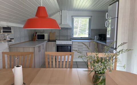 Felicia - 800M from the Sea: Meubles, Sol, Design Intérieur, Sol, Bois, Plafond, Cuisine, Comptoir, Luminaire, Chaise