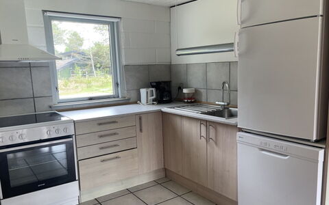Felicia - 800M from the Sea: Appareil De Cuisine, Cuisine, Principaux Appliance, Sol, Bois, Cabinetry, Comptoir, Électroménager, Sol, Meubles