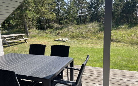 Felicia - 800M from the Sea: Bois, Meubles, Mobilier De Jardin, Chaise, Tableau De Plein Air, Ombre, Dur, Structure En Plein Air, Tache De Bois, Porche