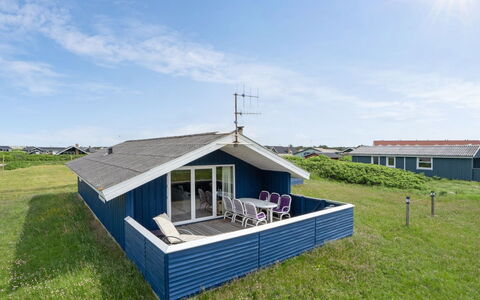 Joern - 300M from the Sea: Toit, Domicile, Maison, Siding, Chalet, Composite, Porte, Fenêtre À Guillotine, Biens, Cheminée
