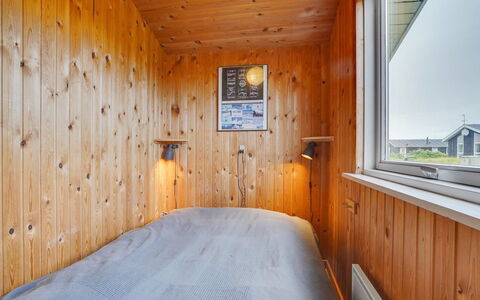 Svea - 400M from the Sea: Toit, Domicile, Chalet, Siding, Ombre, Ferme, Biens, Allée, Batiments Jardin, Cour