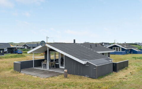 Svea - 400M from the Sea: Toit, Domicile, Chalet, Siding, Ombre, Ferme, Biens, Allée, Batiments Jardin, Cour