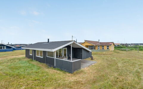 Svea - 400M from the Sea: Toit, Domicile, Chalet, Siding, Ombre, Ferme, Biens, Allée, Batiments Jardin, Cour