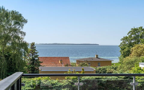 Jadara - 200M from the Sea: Toit, Maison, Domicile, Chalet, Siding, Biens, Allée, Batiments Jardin, Cour, Cabanon
