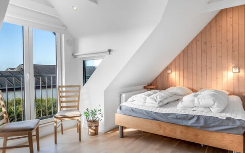 Skamhals - 700M from the Sea: Meubles, Design Intérieur, Sol, Lit, Chambre, Sol, Bois, Plafond, Pièce, Parquet