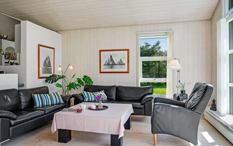 Hildburg - 1.5Km from the Sea: Meubles, Design Intérieur, Canapé, Salon, Sol, Bois, Sol, Plafond, Domicile, Pièce
