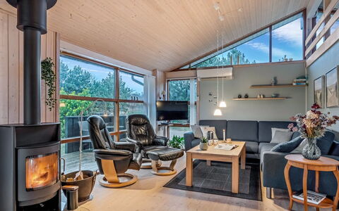 Jelin - 2.5Km from the Sea: Toit, Maison, Domicile, Chalet, Siding, Biens, Allée, Batiments Jardin, Cour, Cabanon