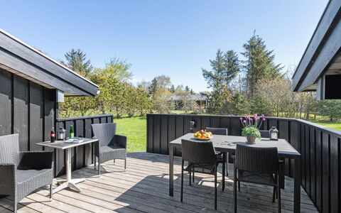 Jelin - 2.5Km from the Sea: Toit, Maison, Domicile, Chalet, Siding, Biens, Allée, Batiments Jardin, Cour, Cabanon